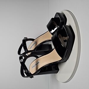 NWOT Steve Madden Persepolis Sandal Block Heels Patent Leather Black Open Toe 10